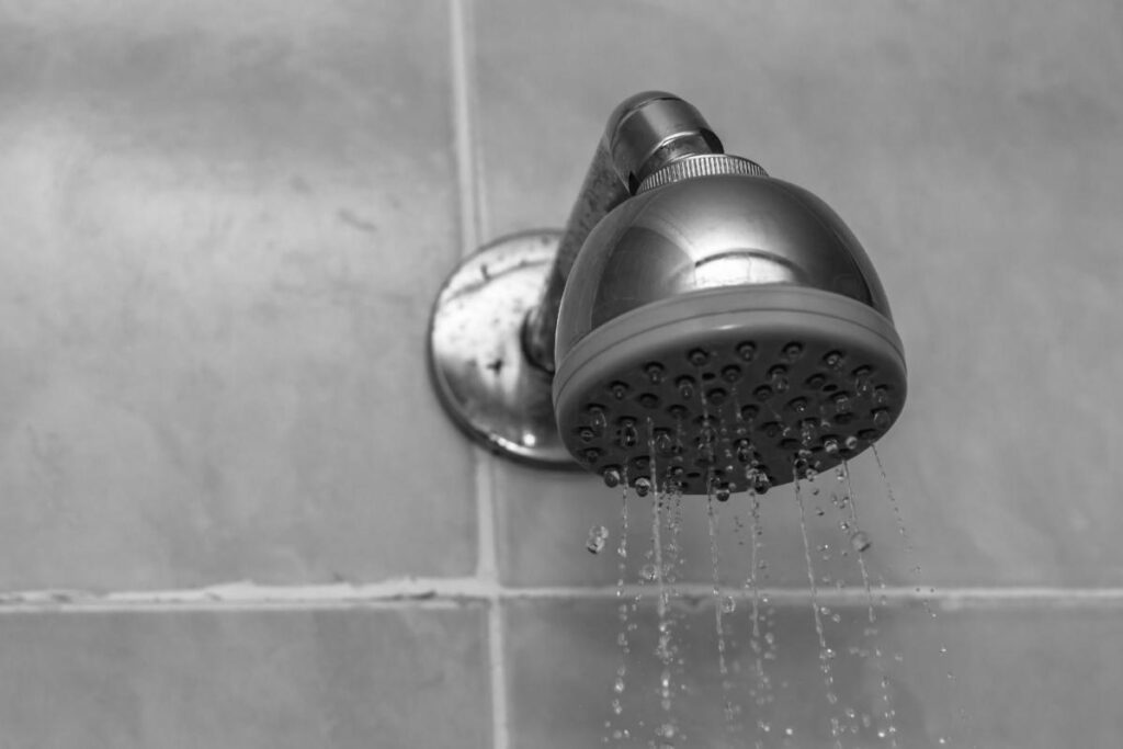 Cómo quitar la humedad de baño 
