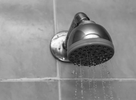 Cómo quitar la humedad de baño 